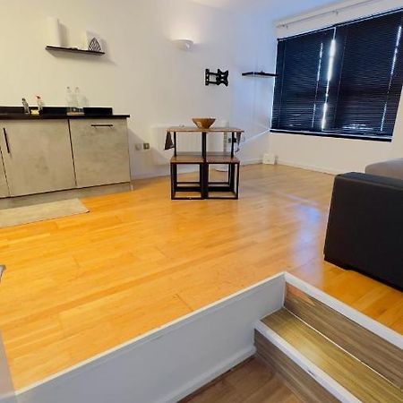 Charming 1-Bedroom Apartment In Woolwich London Exterior photo