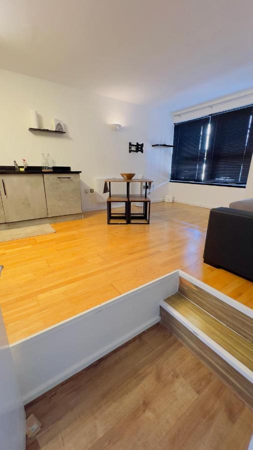 Charming 1-Bedroom Apartment In Woolwich London Exterior photo